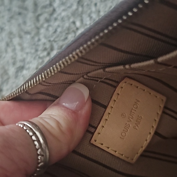 Authentic Louis Vuitton large wristlet - Picture 5 of 7